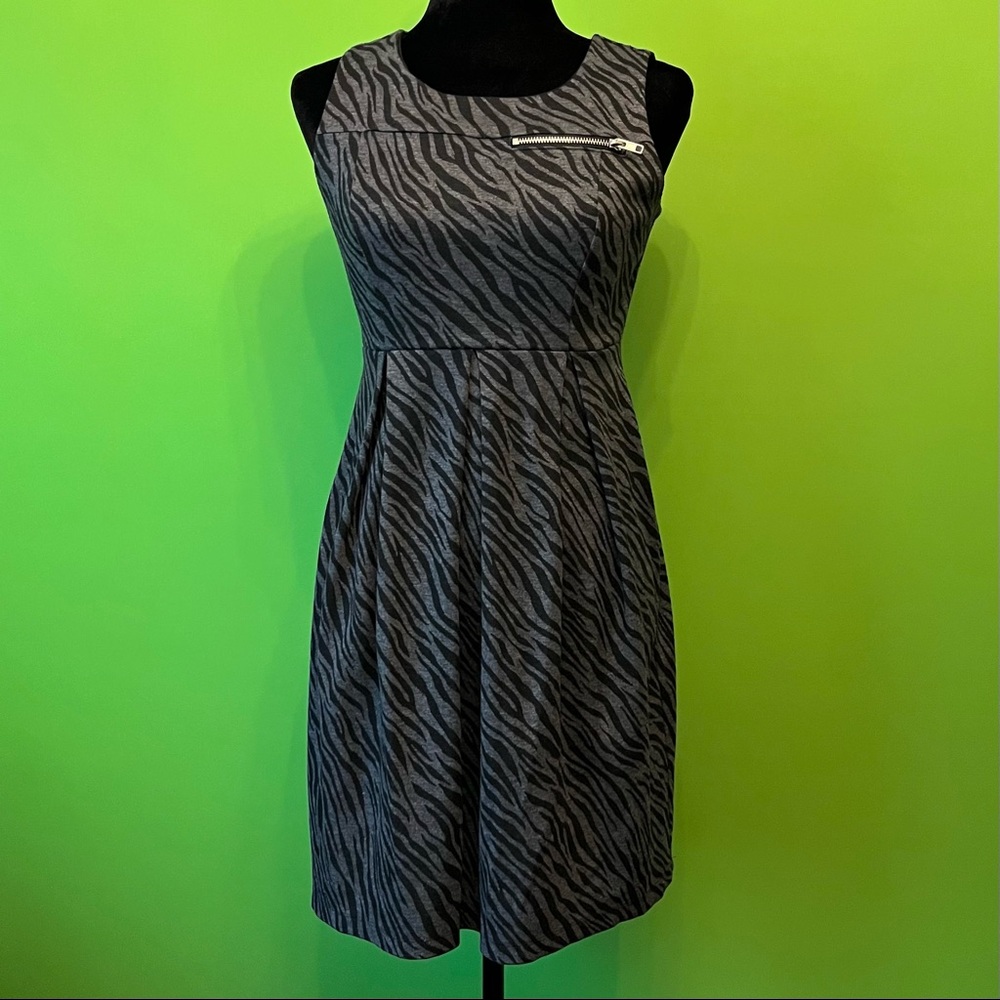 Enfocus studio black and grey tiger stripe sleeveless dress, size 6